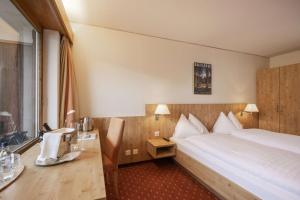 Postel nebo postele na pokoji v ubytování Hotel Restaurant Bänklialp