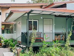 Zahrada ubytování Baan Panmala Guesthouse - Ao Luek, Krabi