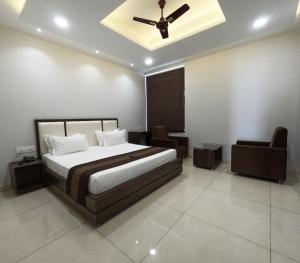Hotel Annpurna Regency客房内的一张或多张床位