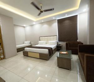 Hotel Annpurna Regency客房内的一张或多张床位