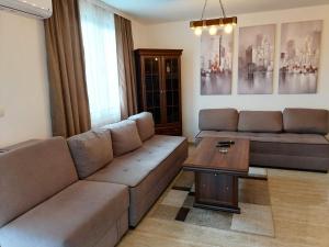 Predel za sedenje v nastanitvi Apartman Ika 9N