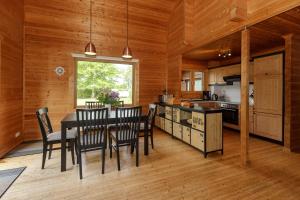 Kuchyň nebo kuchyňský kout v ubytování Ferienhaus Holzperle am Meer