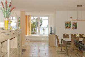 Η κουζίνα ή μικρή κουζίνα στο Auszeit am Salzhaff +23 φωτογραφίες