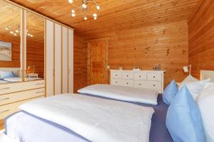 Postel nebo postele na pokoji v ubytování Ferienhaus Holzperle am Meer