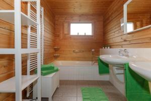 Koupelna v ubytování Ferienhaus Holzperle am Meer