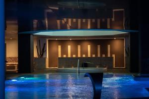 A piscina localizada em AR Diamante Beach & SPA Hotel 4 SUP ou nos arredores