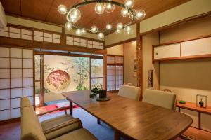 KONJAKUSO Osaka Tengachaya "NIHONCHA" Tea & Relax的休息区