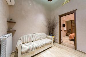 a living room with a couch and a bedroom at B&B La Casa Nel Giardino in Piano di Sorrento