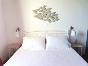Maroussa's Apartments客房内的一张或多张床位