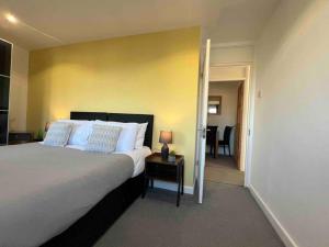 a bedroom with a bed and a table with a lamp at Modern Apt - Comfort Family and Business Travellers with Parking in Oxford