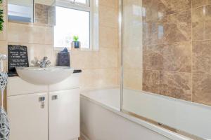 a bathroom with a sink and a tub and a shower at Modern Apt - Comfort Family and Business Travellers with Parking in Oxford