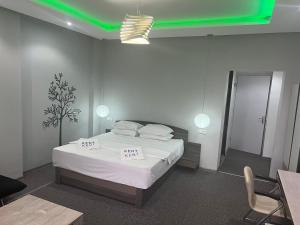 KENT hotel & Restaurant KENT beach客房内的一张或多张床位