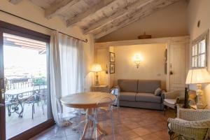 a living room with a table and a couch at Lugana Resort & Sporting Club - Sermana Village in Peschiera del Garda