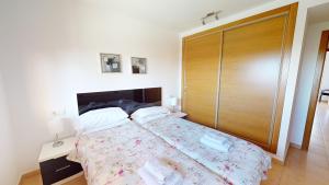 Ein Bett oder Betten in einem Zimmer der Unterkunft Casa Espliego V-A Murcia Holiday Rentals Property
