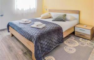 Ліжко або ліжка в номері Gorgeous Home In Kmeti With Wi-fi