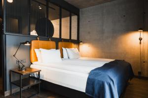 Postel nebo postele na pokoji v ubytování Exeter Hotel