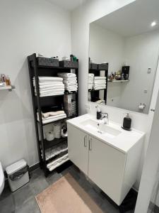 Vonios kambarys apgyvendinimo įstaigoje Attraktiv lejlighed
