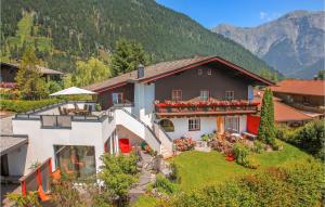 an aerial view of a house in the mountains at Pet Friendly Apartment In Saalfelden With Wifi in Saalfelden am Steinernen Meer