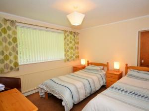 a bedroom with two beds and a window at 2 bed in Lochgilphead AG692 in Tayvallich