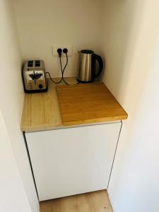 a counter with a coffee maker and a toaster on it at Appartement Chaleureux en Hyper Centre à Lille in Lille