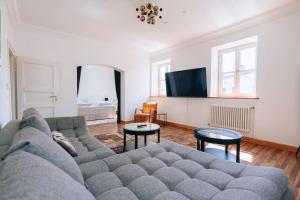 a living room with a couch and two tables at Große 4-Zimmer-Wohnung in der Ingolstädter City. in Ingolstadt