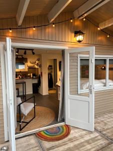 an open door of a house with a kitchen at The Zen Nest in Geel