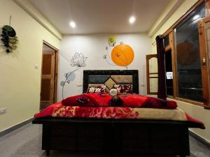 Ένα ή περισσότερα κρεβάτια σε δωμάτιο στο Karma Guest House and Cafe