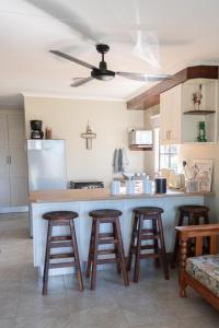 Kuchyň nebo kuchyňský kout v ubytování Country Side Cottage @ Low's Creek