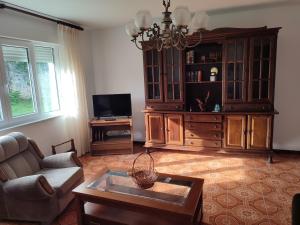 a living room with a couch and a coffee table at BARBEITE in Barreiros