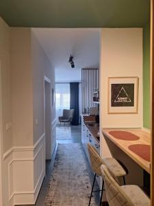 a kitchen and living room with a desk and chairs at Azimut apartman in Bijeljina