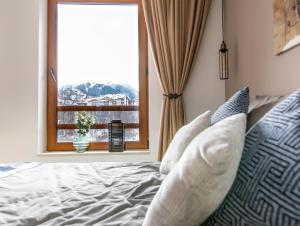 Postel nebo postele na pokoji v ubytování Modern Mountain Getaway + 10 fotografií