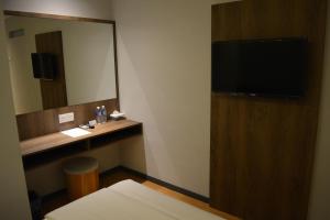 TV a/nebo společenská místnost v ubytování Go Hotel