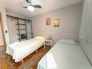 a hospital room with two beds and a fan at Apartamento Funcional Melhor Maringá! - SQ33 in Maringá