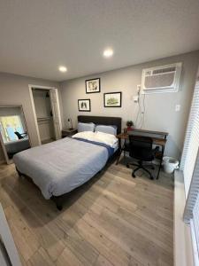 a bedroom with a bed and a desk with a desk at Elegant 1 Bdr-Montrose_ Siena @The Italian Plaza in Houston