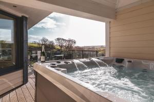 Bazén v ubytovaní Vantage Point, Hillfield Village alebo v jeho blízkosti