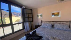 a bedroom with a bed and a large window at Apt. Brisa Marina in La Playa Calera