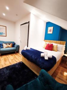 a bedroom with a large bed and a couch at A&A Luxury Stay Alice in Sunderland
