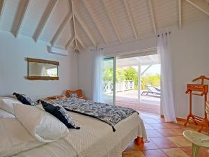 Gallery image of Luxueuse Villa avec Piscine Privée et Jardin dans un Cadre Sécurisé à Terres Basses, Marigot - FR-1-734-12 in Les Terres Basses