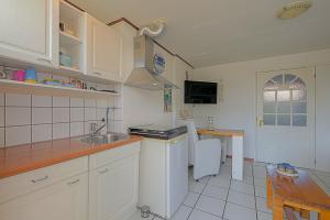 Kuchyň nebo kuchyňský kout v ubytování Tiny House Petite - Callantsoog aan Zee