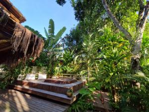 Puutarhaa majoituspaikan Mini Casa com Jacuzzi e Piscina ulkopuolella