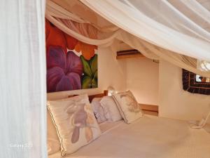 Vuode tai vuoteita majoituspaikassa Mini Casa com Jacuzzi e Piscina