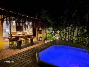 Majoituspaikassa Mini Casa com Jacuzzi e Piscina tai sen lähellä sijaitseva uima-allas