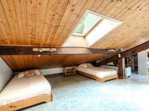 a attic bedroom with two beds and a window at Appartement Morzine, 5 pièces, 8 personnes - FR-1-754-63 in Morzine