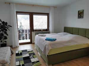 a bedroom with a bed and a window at FW Sofia in Zwiesel
