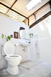 a bathroom with a toilet and a sink at CoCoCo in Ko Phayam