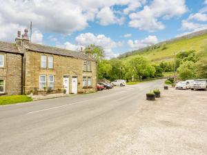 an empty road in a village with a building at 2 Bed in Kettlewell 87370 in Kettlewell