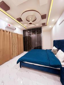 BED AND BREAKFAST ISLAMABAD - cottages tesisinde bir odada yatak veya yataklar