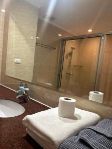 Ein Badezimmer in der Unterkunft View Talay Residence 4 Jomtien Beach 56 Sqm big balcony pool view