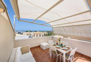 a balcony with a table and chairs and a view at I Tre Golfi - Appartamenti con Terrazzo in San Vito lo Capo