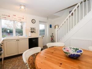 Una cocina o cocineta en 1 Crowlands Cottages